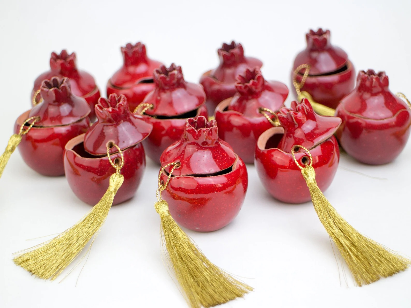 Little pomegranate handmade wedding favor box, birthday favor box, party favor pox, ceramic favor box handmade, ceramics and pottery, gift - Image 3